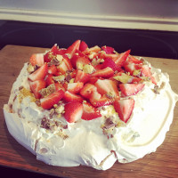 Strawberry Chrunchie Pavalova